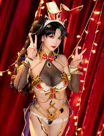 拥抱太阳的月亮